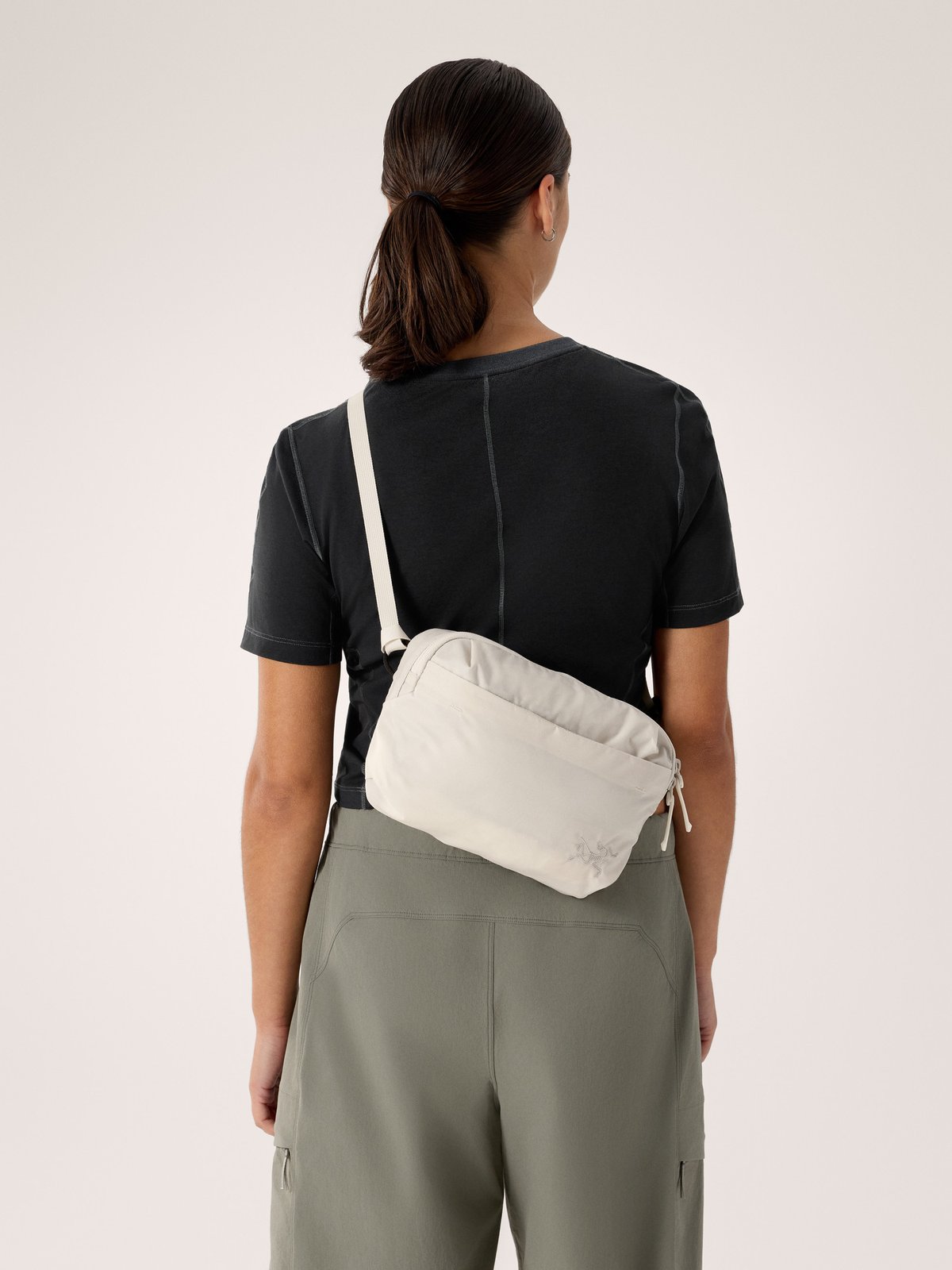 Arc'teryx Heliad Crossbody — Sea Salt